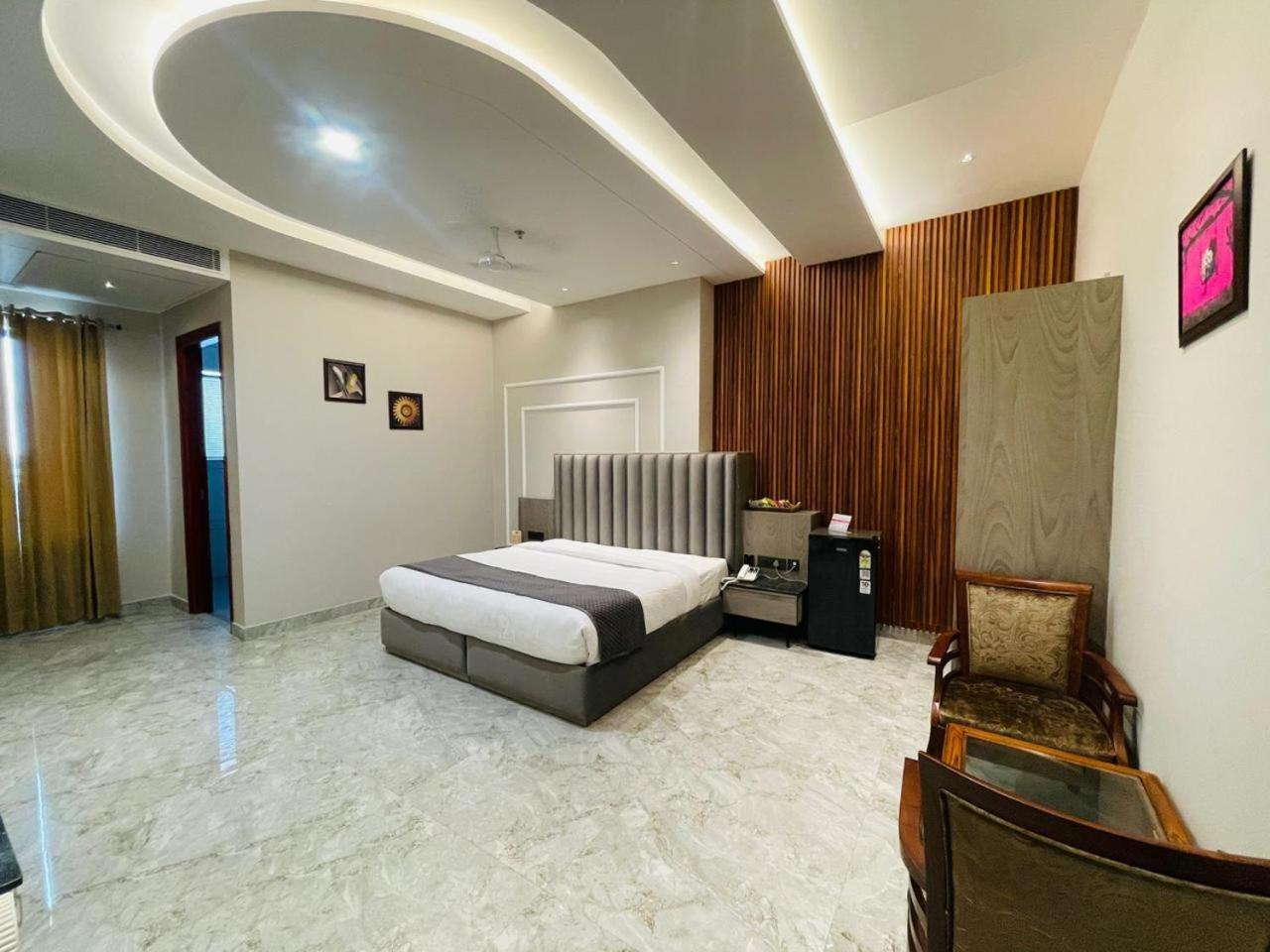 Hotel Miracle Resort Phagwara Ngoại thất bức ảnh